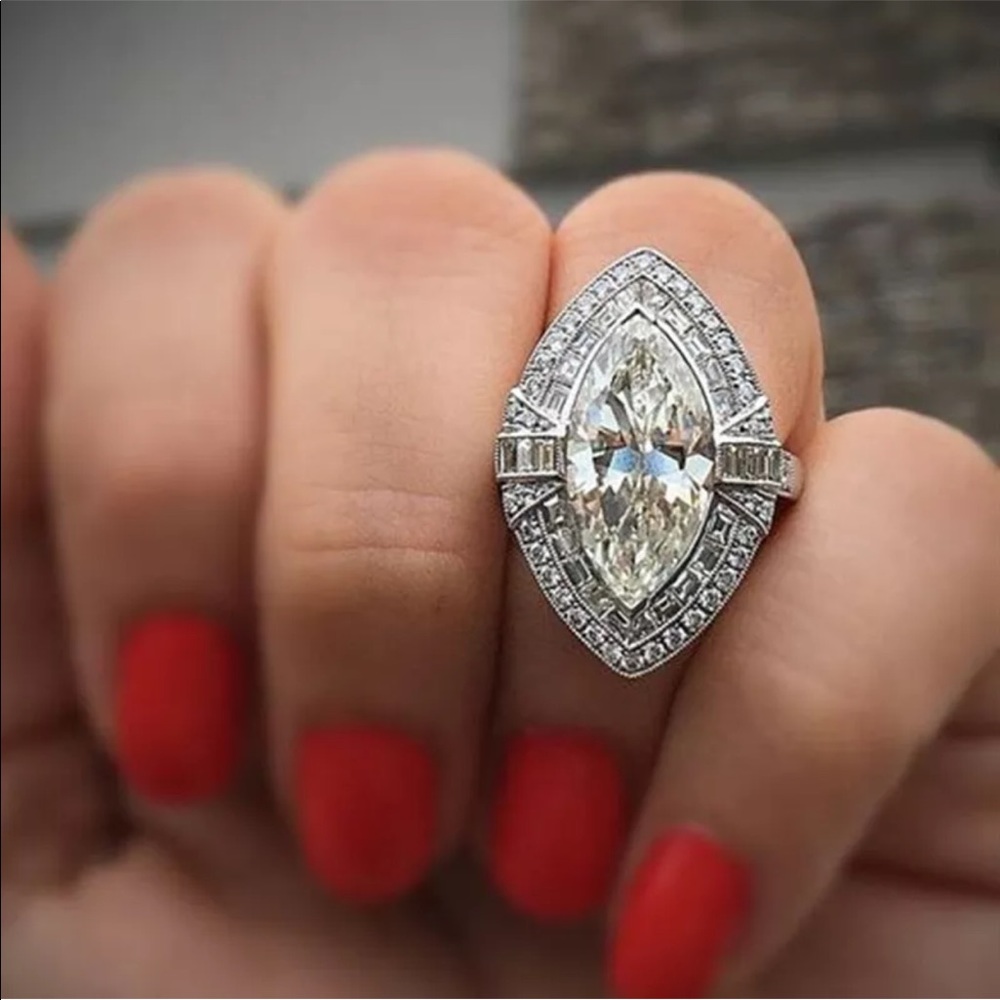 New Marquise Cut Cubic Zirconia Gorgeous 925 Silver Ring - Picture 1 of 1